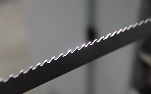 黑河双金属带锯条产生切削噪音的原因具体有哪些？